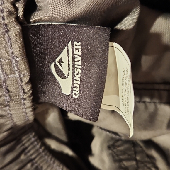 Quicksilver gray extra large elastic waist shorts - Picture 7 of 11